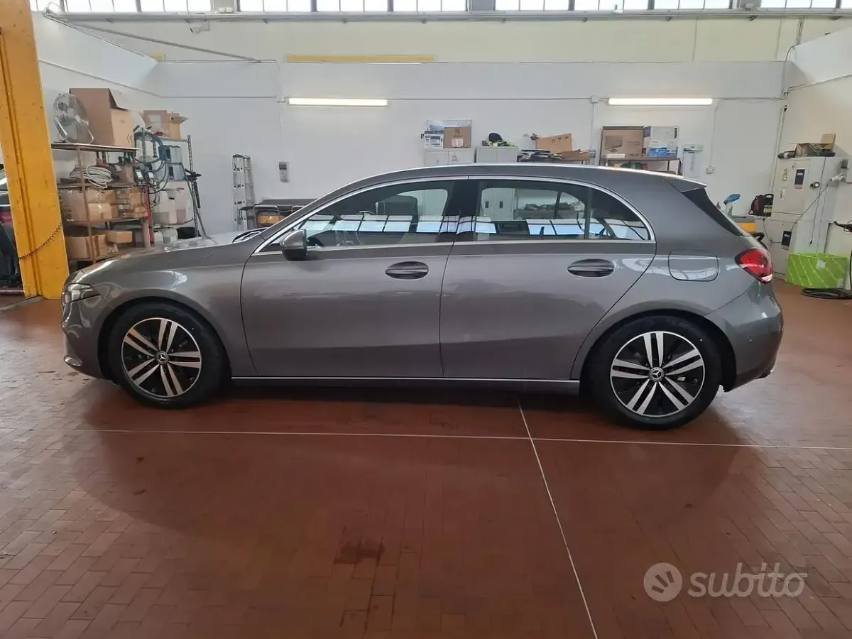 Usata Mercedes A200 Premium 163 CV (119 kW) 2018 Grigio Berlina