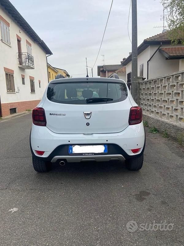 Usata Dacia Sandero Stepway 75 CV (55 kW) 2017 Bianco Utilitaria