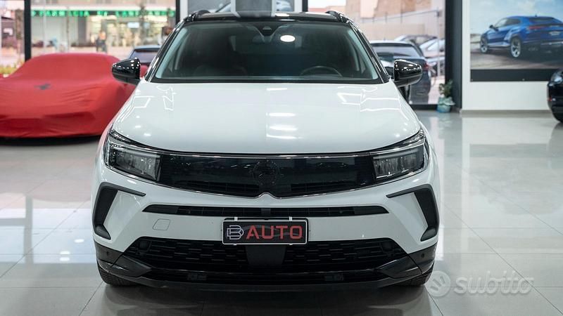 Usata Opel Grandland X GS Line 131 CV (96 kW) 2022 Bianco perlato metallizzato SUV