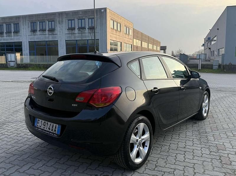 Usata Opel Astra 110 CV (80 kW) 2011 Other Berlina