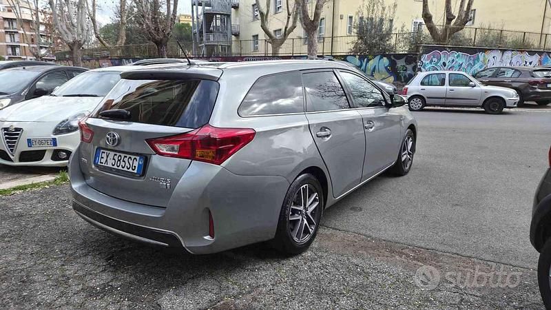 Usata Toyota Auris Touring Sports Lounge 99 CV (72 kW) 2015 Grigio Station wagon