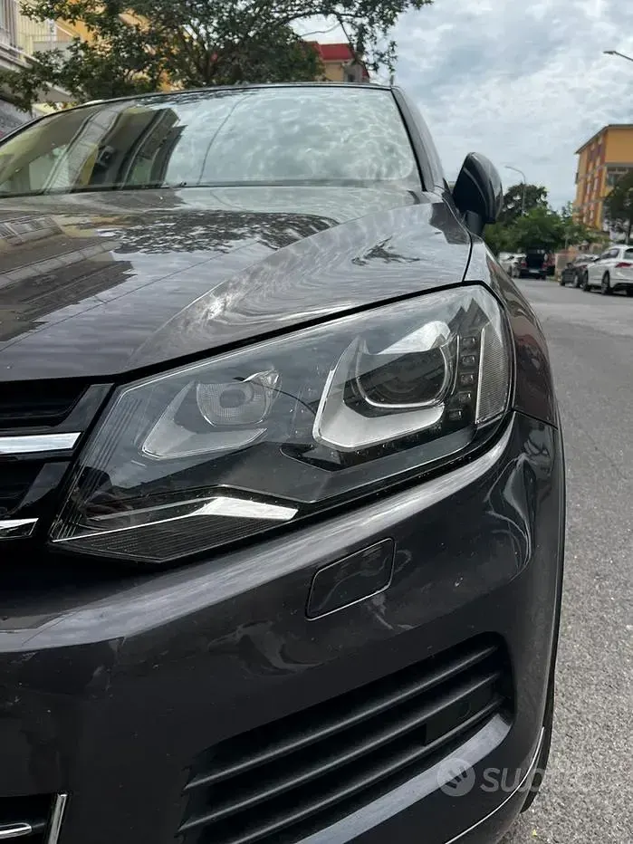 Usata VW Touareg 240 CV (176 kW) 2011 Grigio SUV