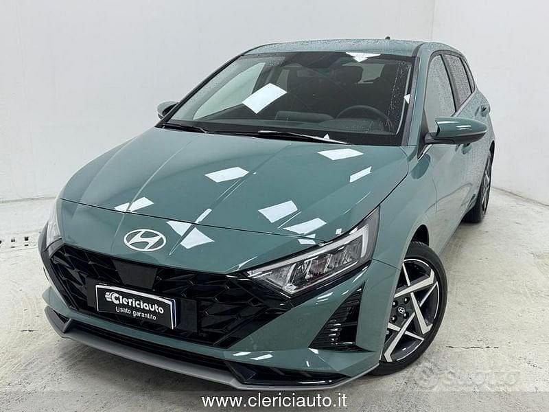 Verde Usata 2024 Hyundai i20 Tre volumi | 17.900 € (Buon prezzo) - Immagine 1/4