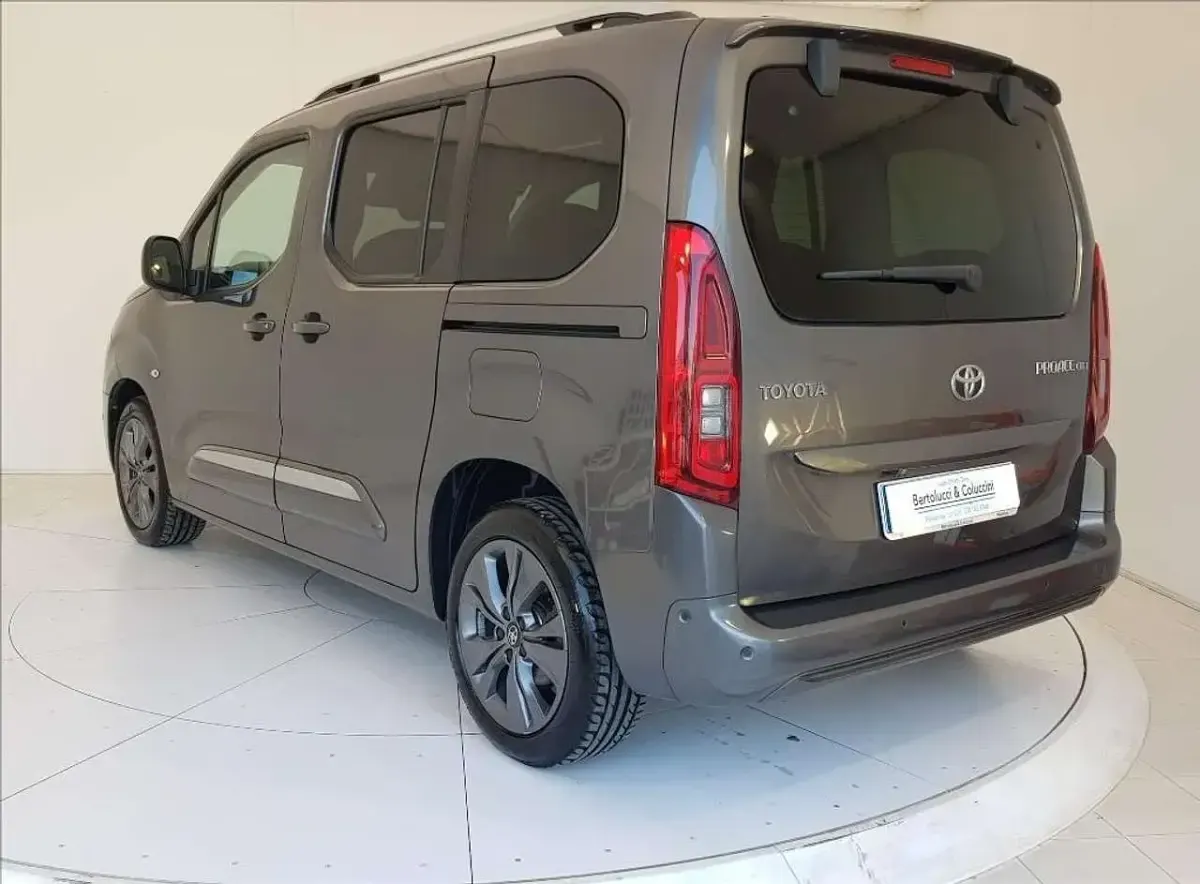 Usata Toyota Proace Verso City 131 CV (96 kW) 2022 Grigio metallizzato Station wagon