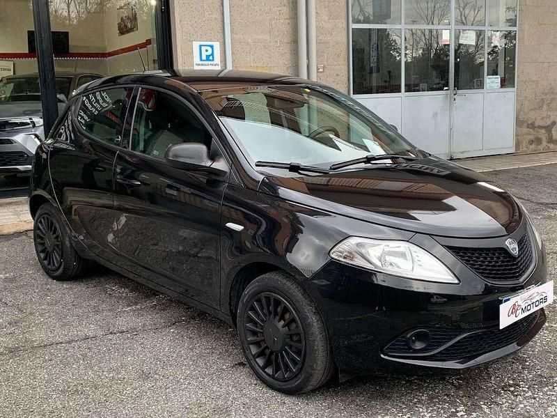 Usata Lancia Ypsilon 69 CV (50 kW) 2021 Nero Utilitaria