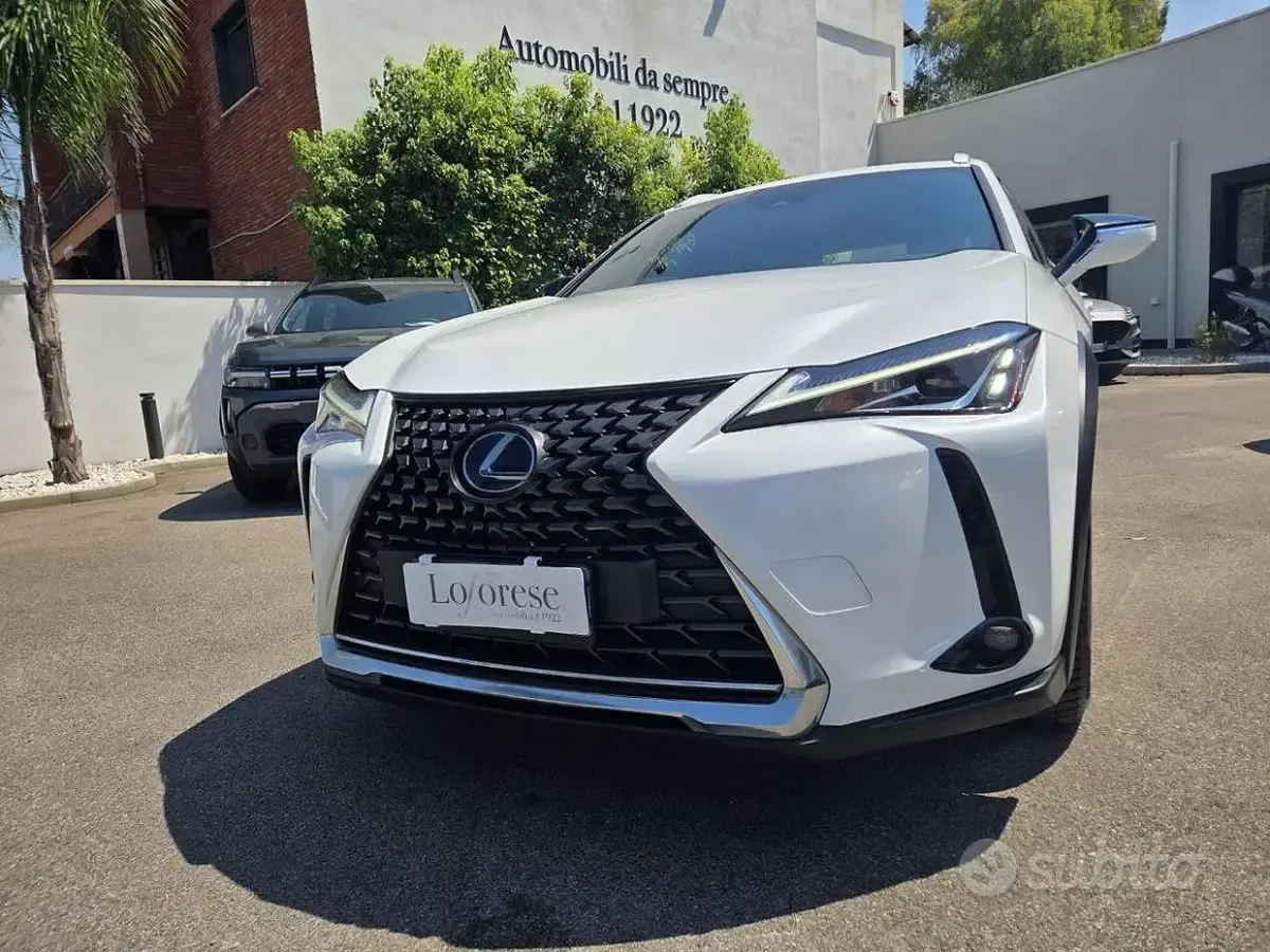 Usata Lexus UX Business Edition 152 CV (111 kW) 2020 Bianco pastello SUV