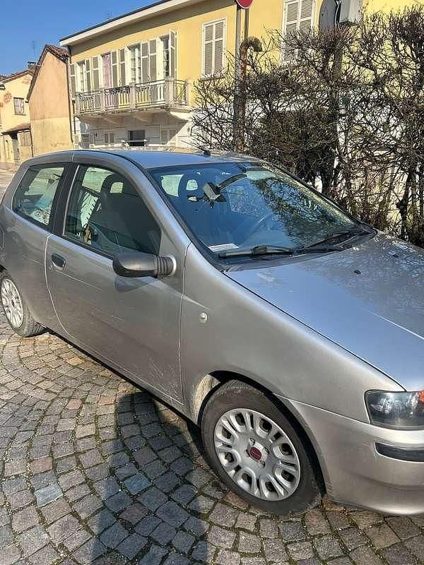 Usata Fiat Punto 60 CV (44 kW) 2000 Grigio Utilitaria