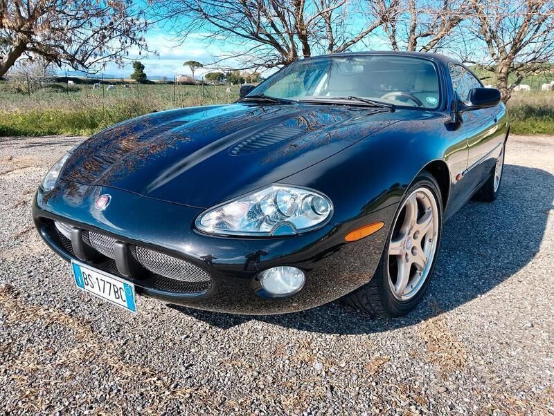 Nero Usata 2001 Jaguar XKR Coupé | 28.500 € (Cara) - Immagine 1/4
