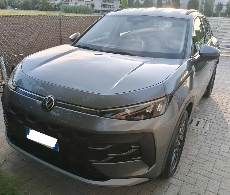 Usata VW T-Roc Life 116 CV (85 kW) 2026 Grigio SUV