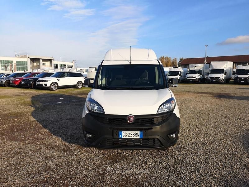 Usata Fiat Doblò Lounge 120 CV (88 kW) 2021 Bianco Monovolume