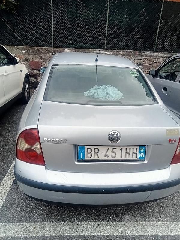 Usata VW Passat 110 CV (80 kW) 2001 Grigio Berlina