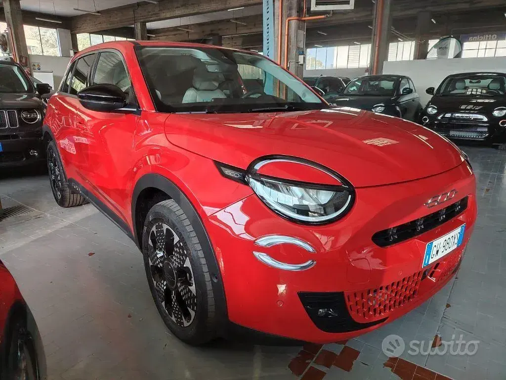 Usata Fiat 600 La Prima 136 CV (100 kW) 2025 Rosso SUV