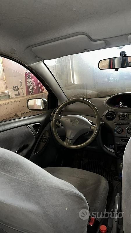Usata Toyota Yaris 2000 Utilitaria