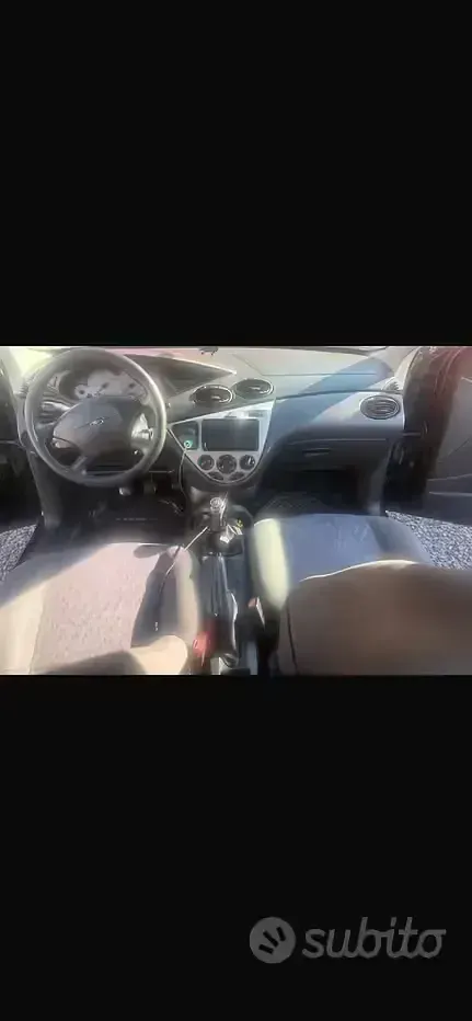 Usata Ford Focus 100 CV (73 kW) 2001 Nero Utilitaria