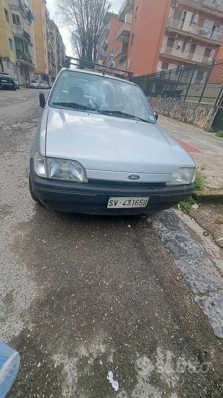 Grigio Usata 1993 Ford Fiesta Due volumi | 999 € - Immagine 1/4