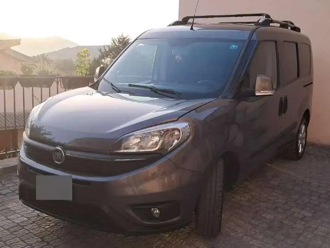 Usata Fiat Doblò Easy 105 CV (77 kW) 2015 Grigio Monovolume