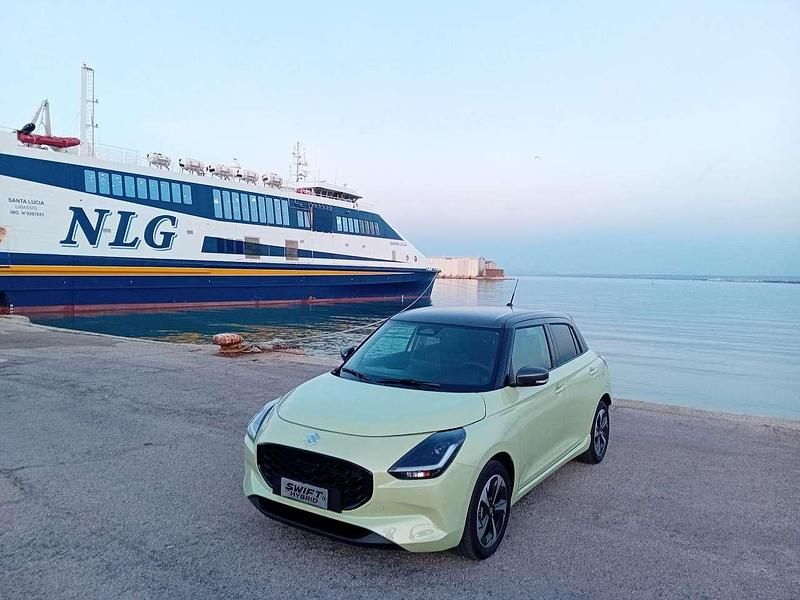 Bianco Nuova 2025 Suzuki Swift Due volumi | 17.500 € (Super prezzo) - Immagine 1/4