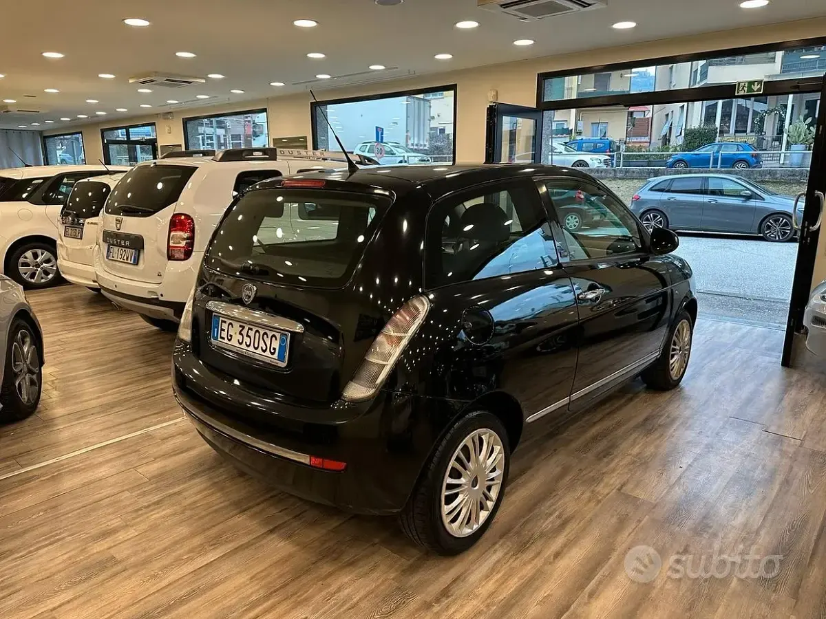 Usata Lancia Ypsilon 69 CV (50 kW) 2011 Nero Utilitaria