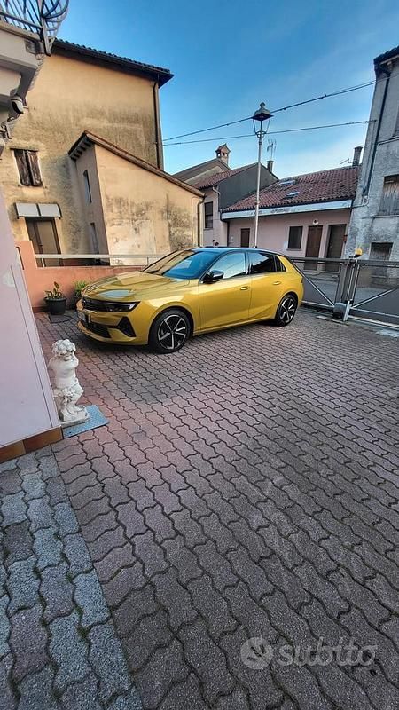 Usata Opel Astra 130 CV (95 kW) 2024 Giallo Berlina