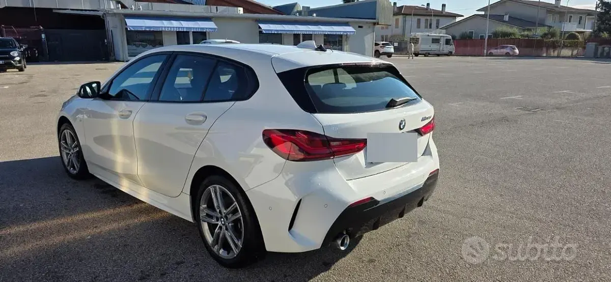 Usata BMW 116 M Sport 116 CV (85 kW) 2022 Bianco Utilitaria