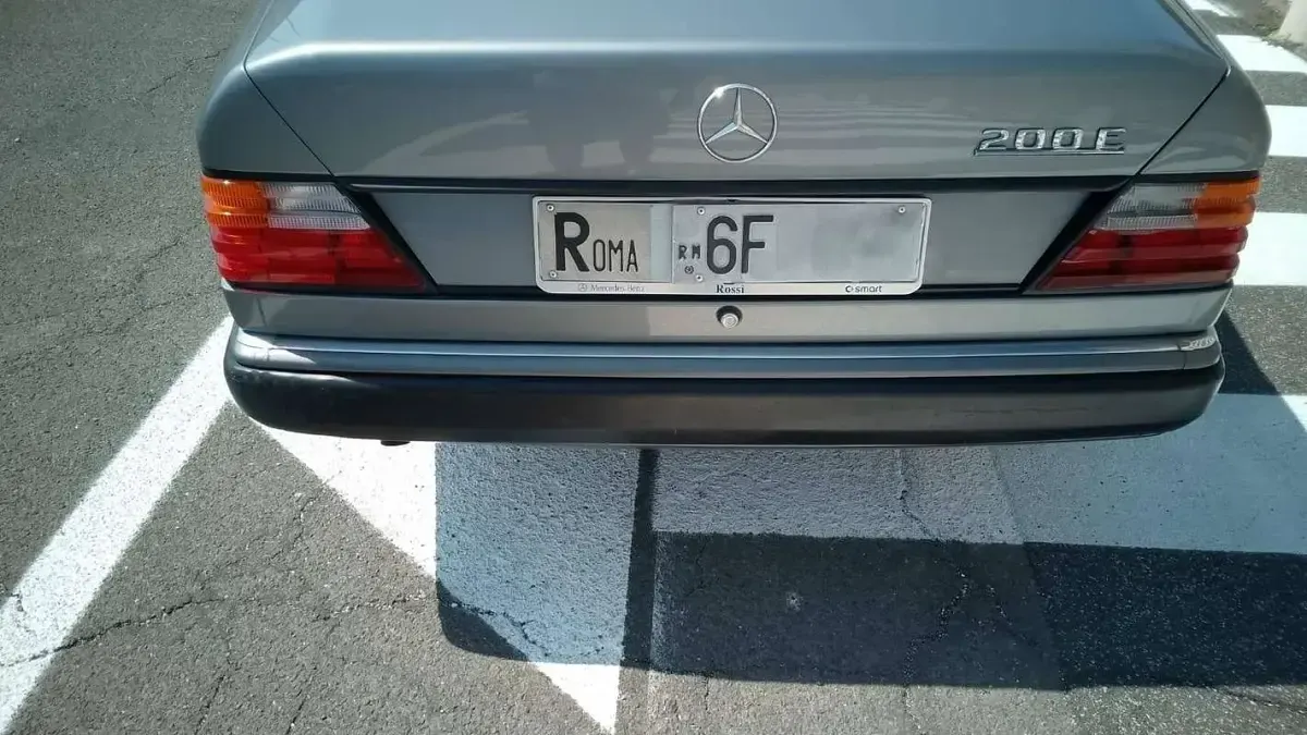 Usata Mercedes E200 122 CV (89 kW) 1992 Blu/azzurro Berlina