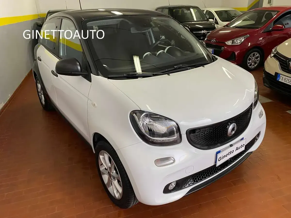 Usata Smart ForFour 71 CV (52 kW) 2018 Bicolore bianco/nero Utilitaria