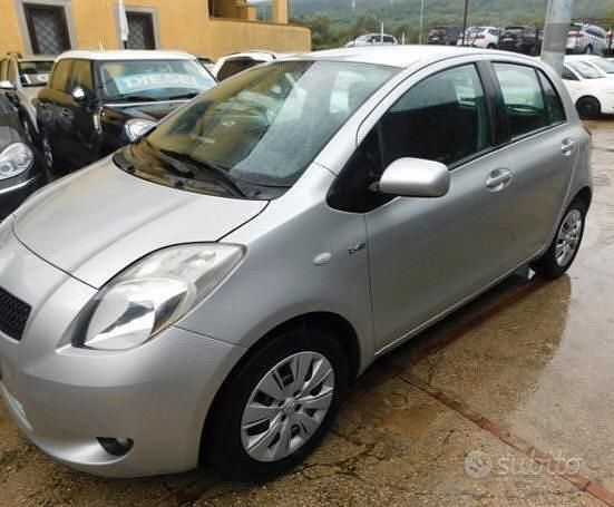Usata Toyota Yaris 90 CV (66 kW) 2008 Grigio Utilitaria