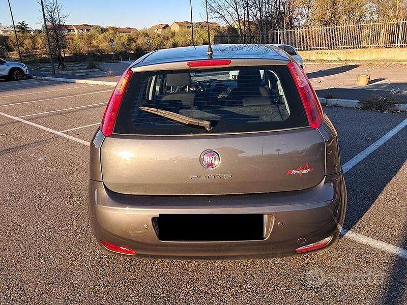 Usata Fiat Grande Punto Lounge 69 CV (50 kW) 2016 Grigio Utilitaria