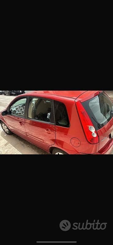 Usata Ford Fiesta 71 CV (52 kW) 2007 Rosso Utilitaria