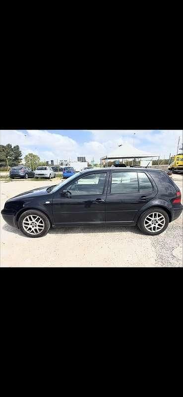 Usata VW Golf IV Highline 105 CV (77 kW) 2001 Berlina