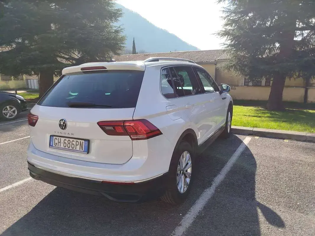 Usata VW Tiguan Comfortline 150 CV (110 kW) 2021 Bianco SUV