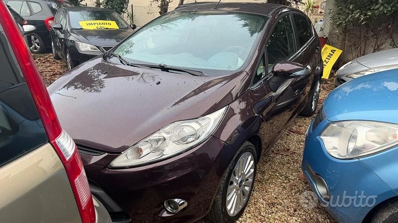 Usata Ford Fiesta Titanium 89 CV (65 kW) 2009 Rosso Utilitaria