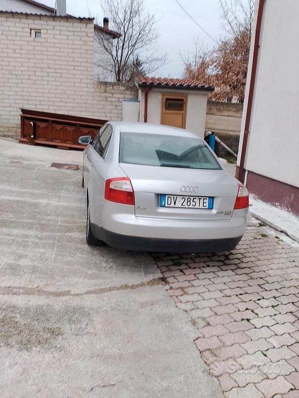 Usata Audi A4 101 CV (74 kW) 2002 Grigio Berlina
