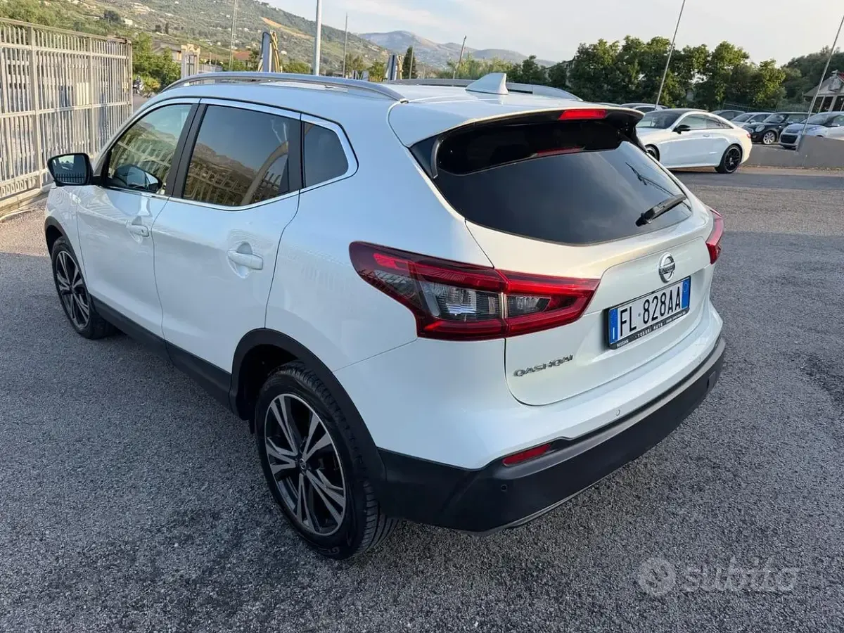 Usata Nissan Qashqai N-Connecta 131 CV (96 kW) 2017 Bianco SUV