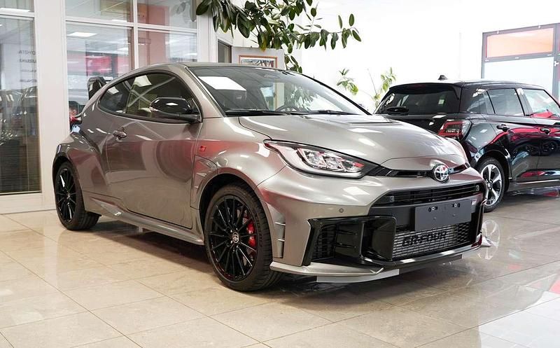 Nuova Toyota Yaris Aero 280 CV (205 kW) 2026 Precious metal Utilitaria