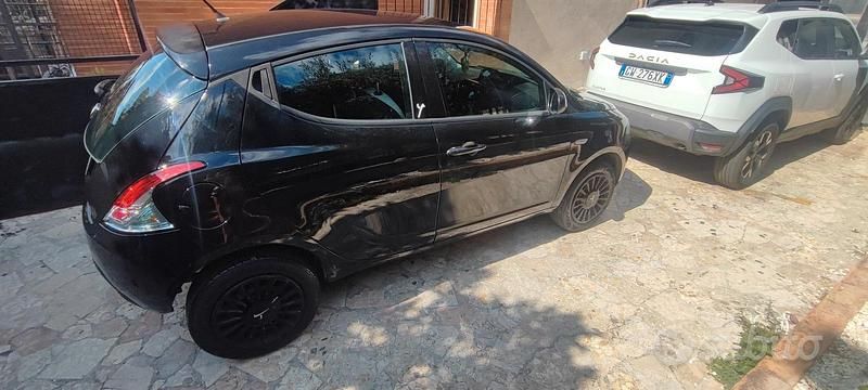 Usata Lancia Ypsilon 84 CV (61 kW) 2014 Nero Utilitaria