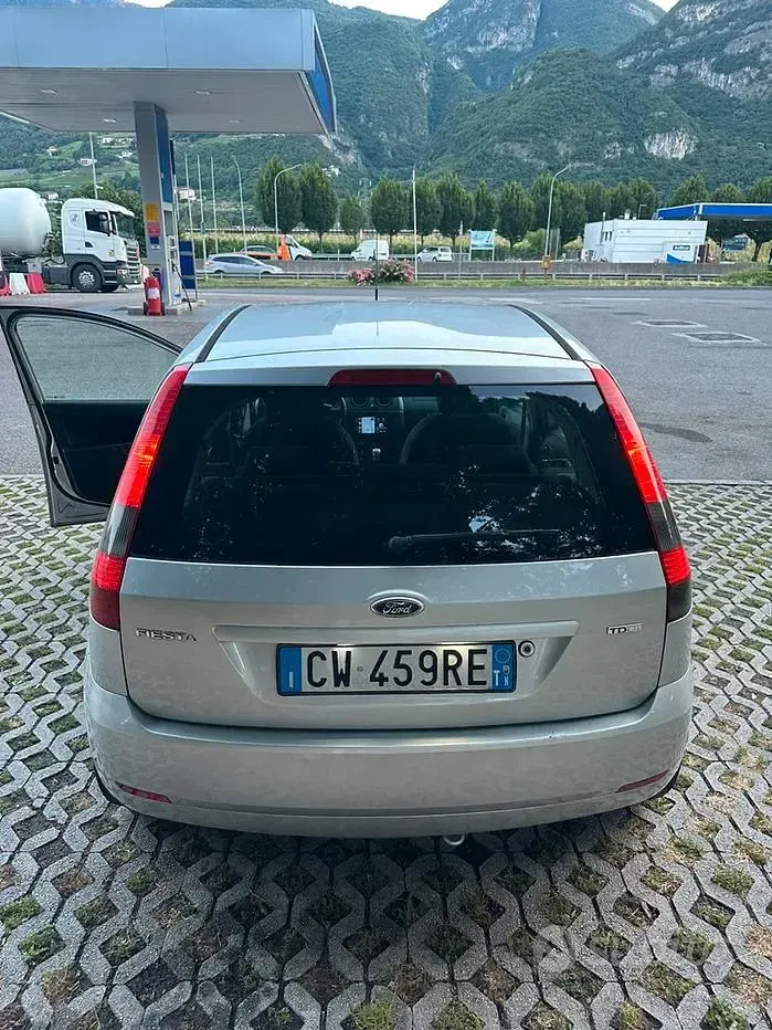 Usata Ford Fiesta 68 CV (50 kW) 2005 Utilitaria