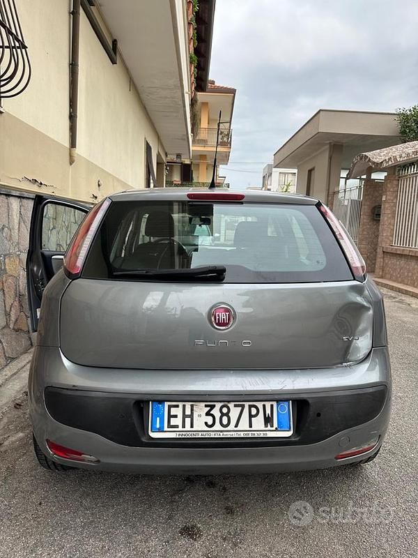 Usata Fiat Punto Evo Dynamic 95 CV (69 kW) 2011 Grigio Utilitaria