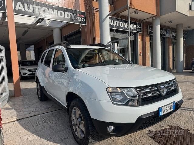 Usata Dacia Duster Lauréate 110 CV (80 kW) 2017 Bianco SUV
