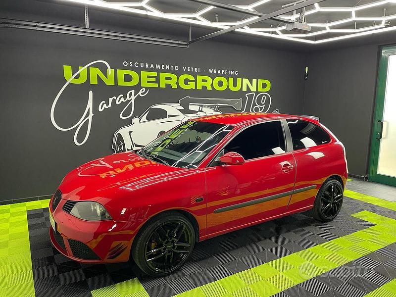 Rosso Usata 2007 Seat Ibiza Due volumi | 2500 € (Buon prezzo) - Immagine 1/4