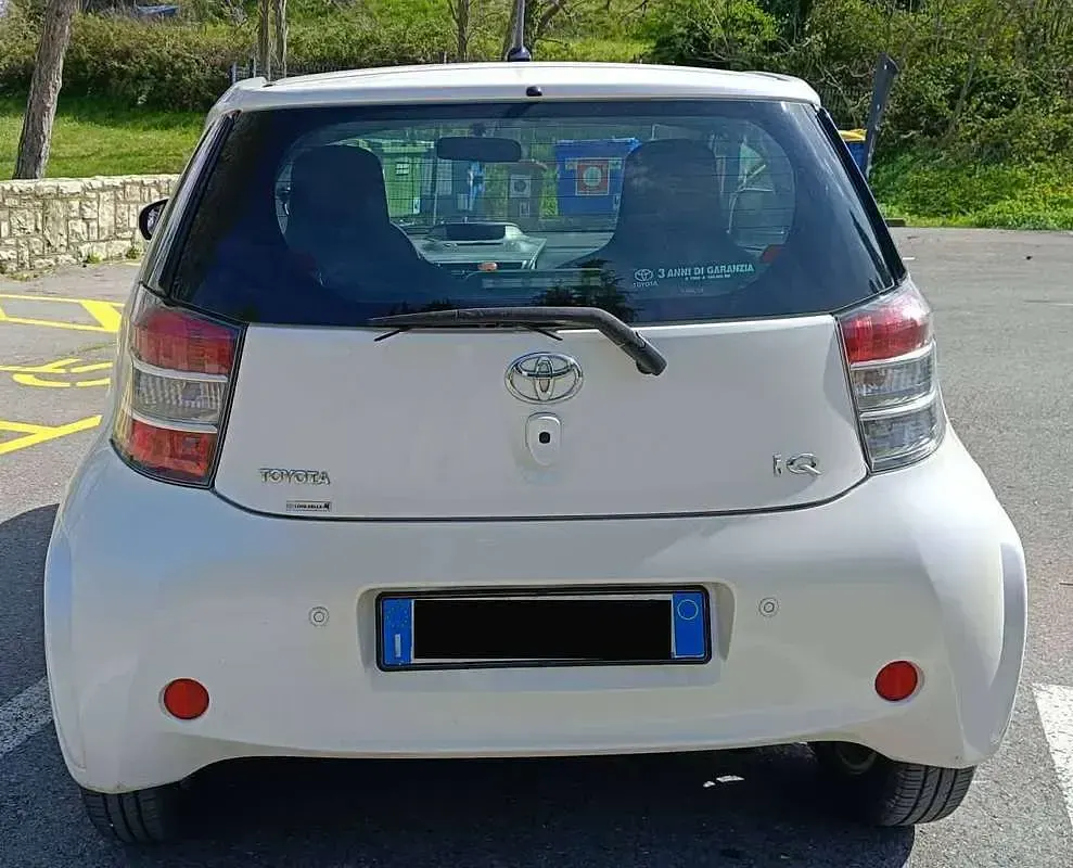 Usata Toyota iQ 68 CV (50 kW) 2009 Bianco Utilitaria