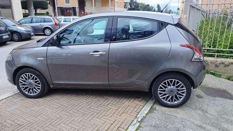 Usata Lancia Ypsilon Gold 95 CV (69 kW) 2012 Grigio Utilitaria