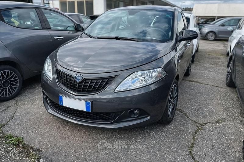 Usata Lancia Ypsilon Silver 70 CV (51 kW) 2023 Grigio Utilitaria