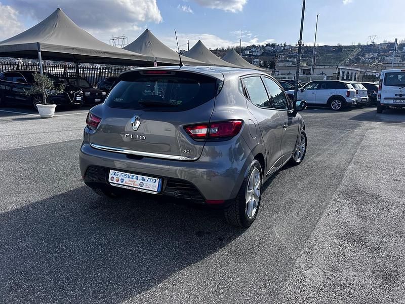 Usata Renault Clio IV Zen 75 CV (55 kW) 2016 Grigio Berlina