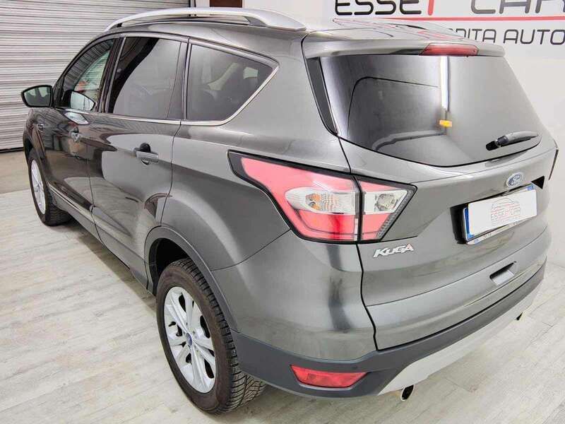 Usata Ford Kuga S 120 CV (88 kW) 2017 Grigio SUV