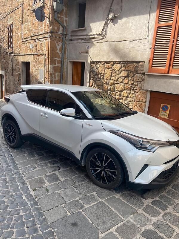 Bianco Usata 2018 Toyota C-HR SUV | 15.500 € (Buon prezzo) - Immagine 1/4