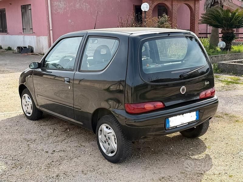 Usata Fiat 600 54 CV (39 kW) 2010 Nero Utilitaria