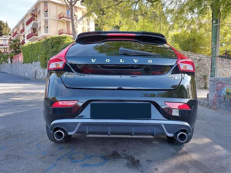 Usata Volvo V40 R-Design 152 CV (111 kW) 2017 Nero Berlina