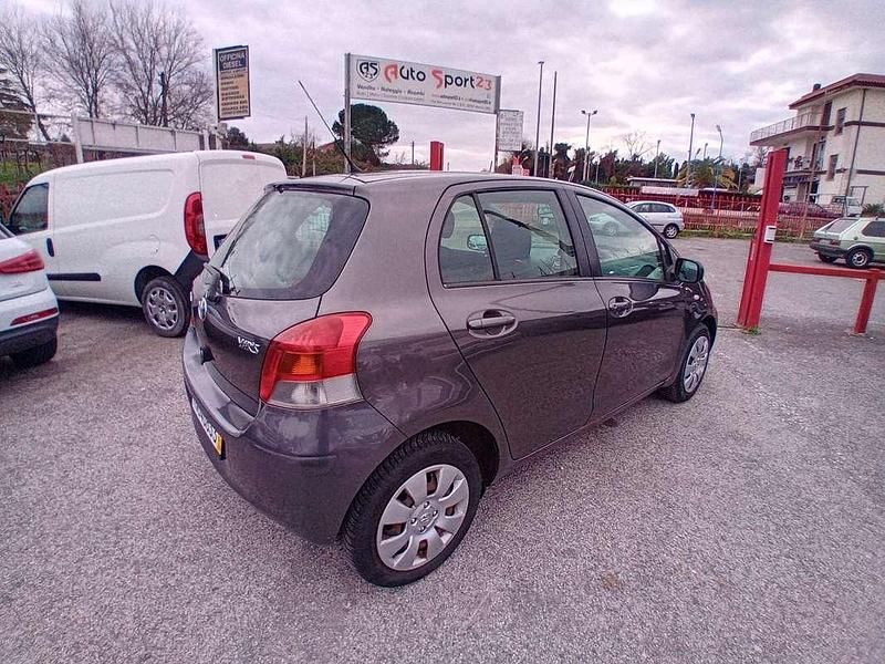 Usata Toyota Yaris 69 CV (50 kW) 2009 Grigio Berlina