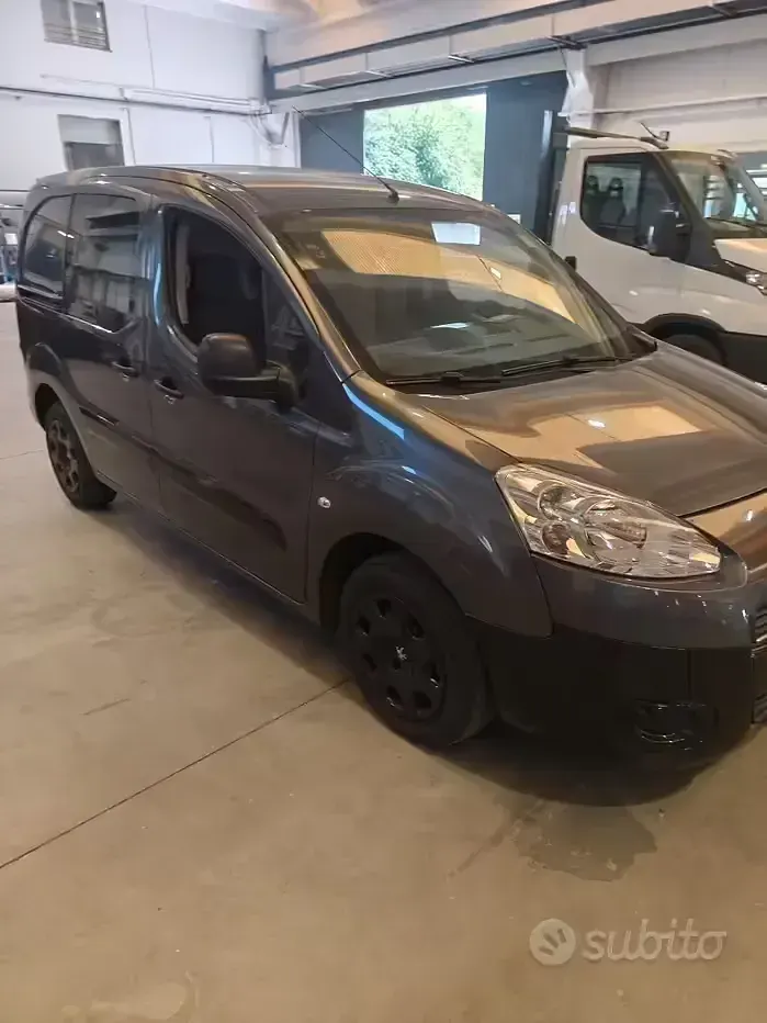 Usata Peugeot Partner 90 CV (66 kW) 2015 Verde Monovolume